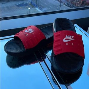 NEW Nike Air slippers US 9